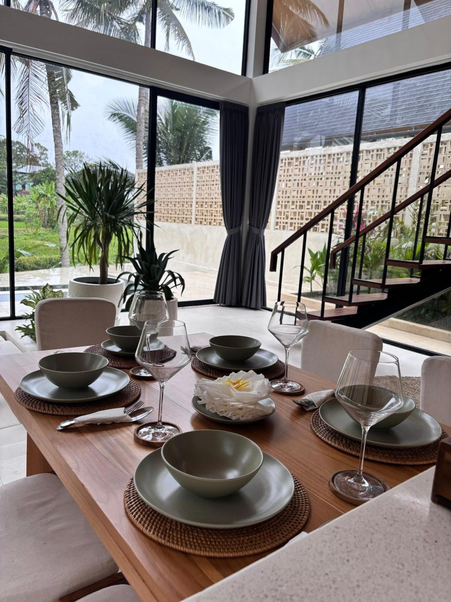 Dzen Villa *